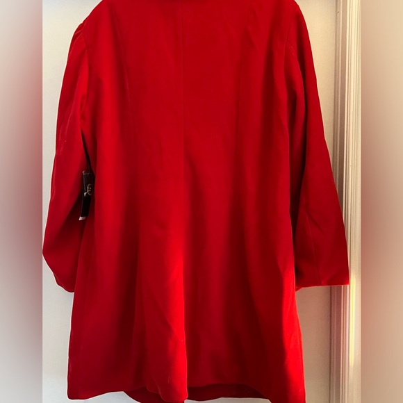 NEW with tags beautiful red winter coat. Size 2X - Picture 2 of 7